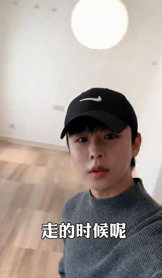 原创
            32岁知名歌手宣布回乡干团播，曾是红极一时偶像，北漂已10年相关配图