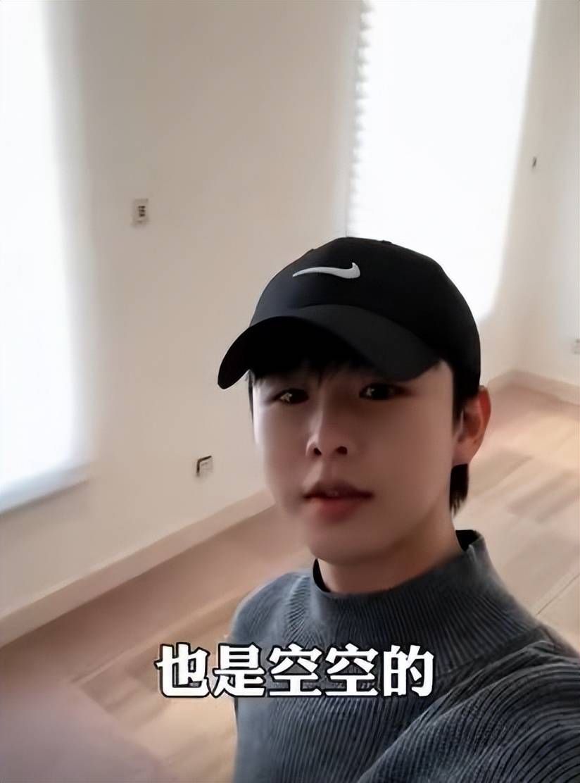 原创
            32岁知名歌手宣布回乡干团播，曾是红极一时偶像，北漂已10年相关配图