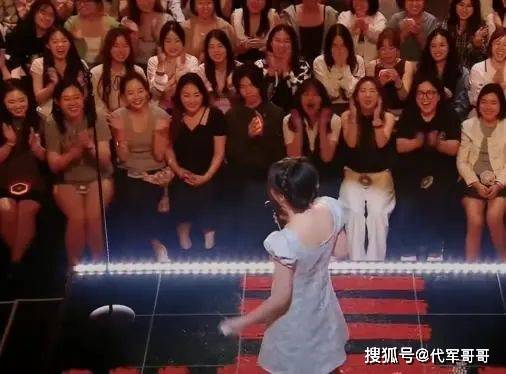 原创
            脱口秀女演员唐香玉，舞台上故意掉落卫生巾，网友：越来越没底线了相关配图