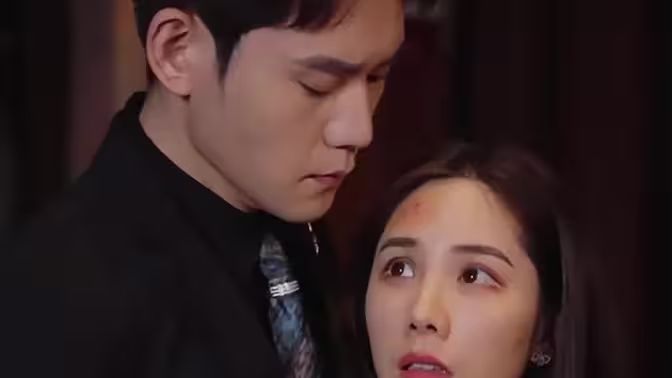 离婚后,她转身嫁给了千亿总裁