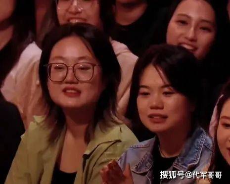 原创
            脱口秀女演员唐香玉，舞台上故意掉落卫生巾，网友：越来越没底线了相关配图