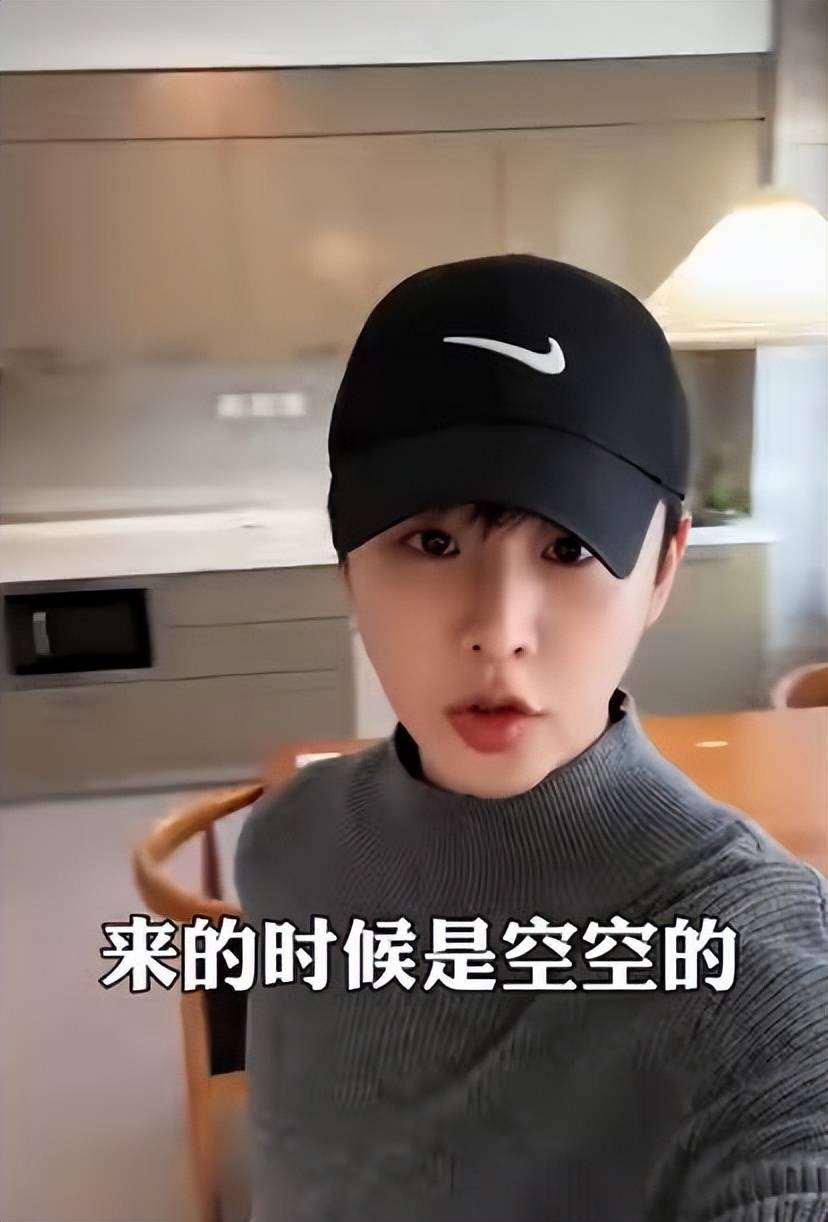 原创
            32岁知名歌手宣布回乡干团播，曾是红极一时偶像，北漂已10年相关配图